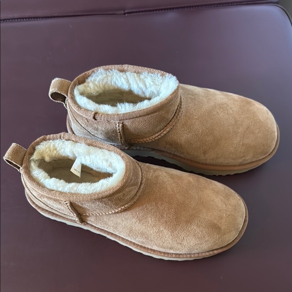 Ugg Tan Suede Ankle Boots with Faux Fur Lining 7 - Picture 1 of 5